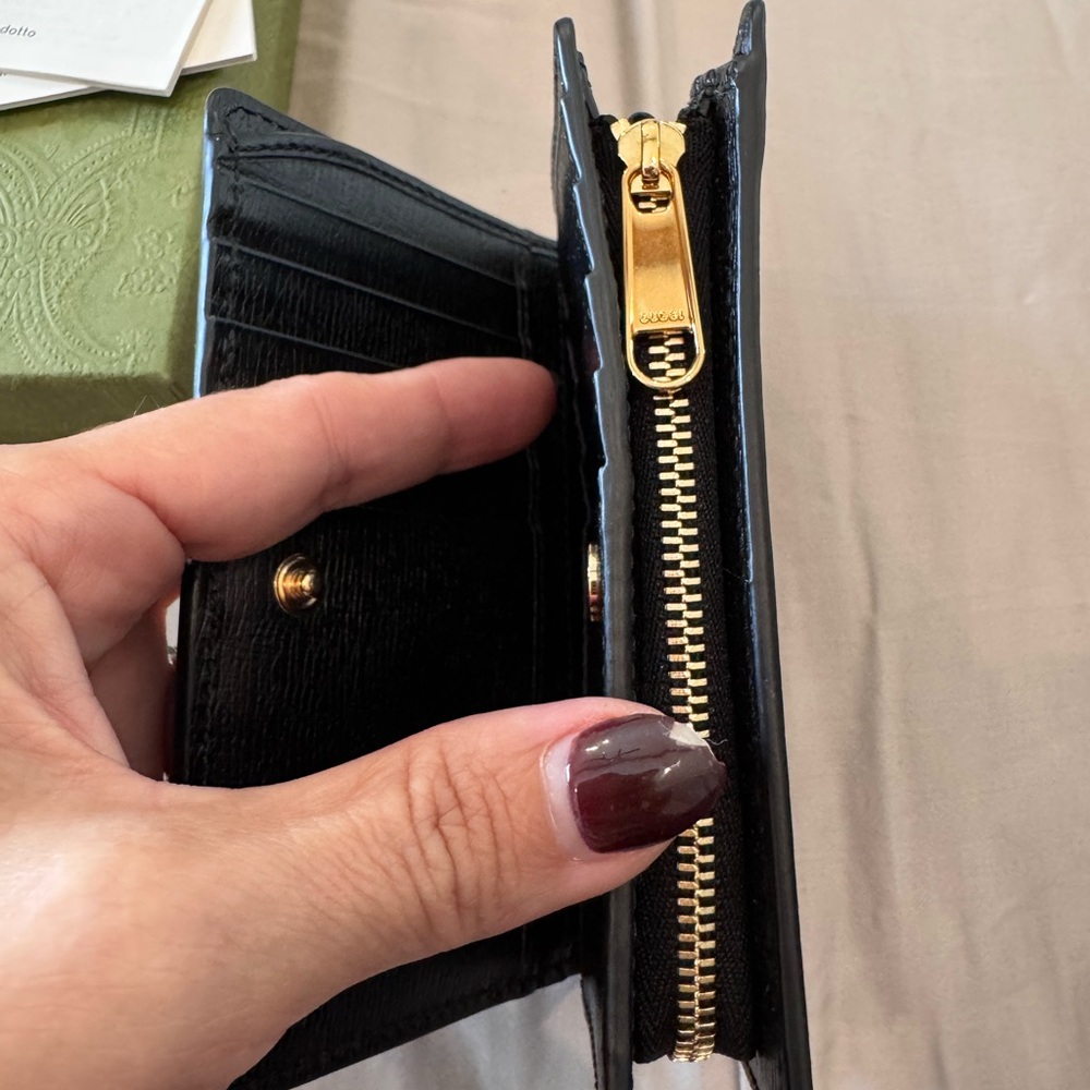 Gucci Black Leather Wallet with Gold Lettering - Picture 3 of 9